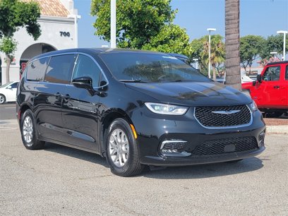 New 2025 Chrysler Pacifica Select