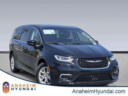 Used 2024 Chrysler Pacifica Touring-L