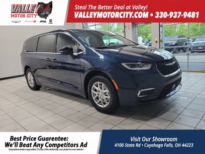New 2025 Chrysler Pacifica Select