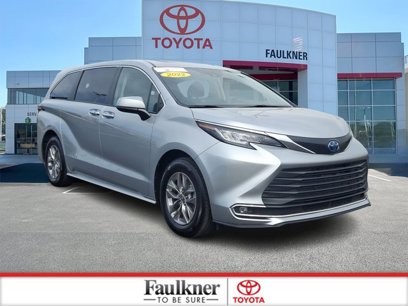 Certified 2022 Toyota Sienna XLE