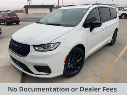 New 2024 Chrysler Pacifica Limited w/ S Appearance Package