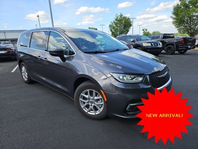 Used 2023 Chrysler Pacifica Touring-L