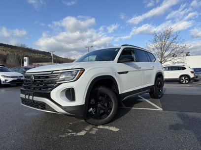 New 2025 Volkswagen Atlas Peak Edition SE