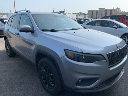 Used 2019 Jeep Cherokee Latitude Plus w/ Comfort/Convenience Group