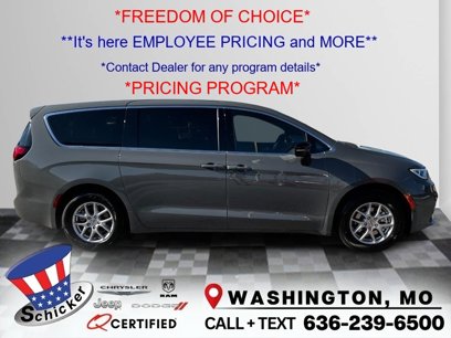 New 2025 Chrysler Pacifica Select