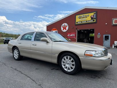Used 2010 Lincoln Town Car Signature Limited