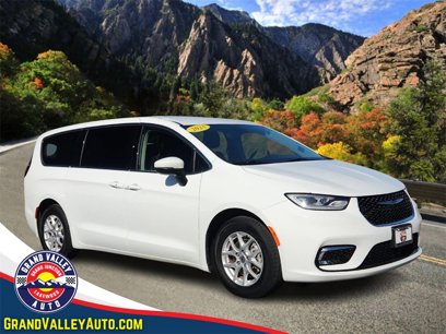 Used 2023 Chrysler Pacifica Touring-L