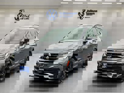 Certified 2023 Volkswagen Tiguan SE R-Line