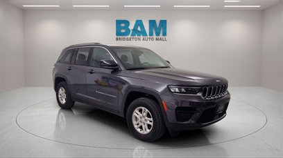 Used 2023 Jeep Grand Cherokee Laredo