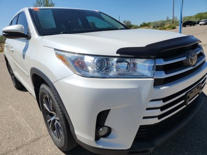 Used 2018 Toyota Highlander Plus w/ Carpet Mat Package (TMS)