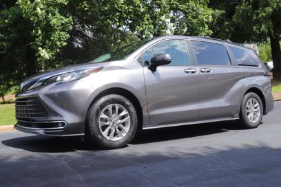 Used 2022 Toyota Sienna XLE