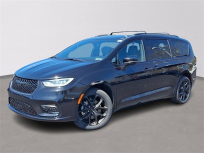 Used 2021 Chrysler Pacifica Limited w/ Uconnect Theater Family Group