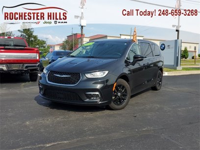 Used 2023 Chrysler Pacifica Touring-L