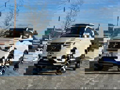 New 2025 Volvo XC40 B5 Ultra w/ Protection Package Premier