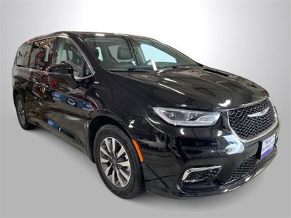 Used 2023 Chrysler Pacifica Touring-L