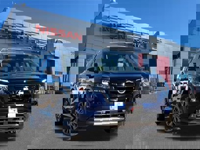 New 2025 Nissan Pathfinder SL w/ SL Premium Package