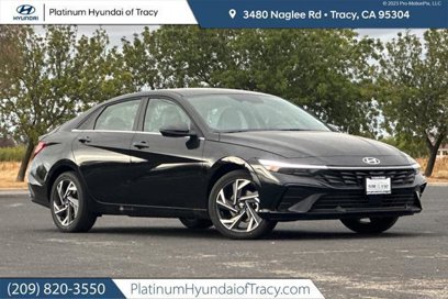 New 2025 Hyundai Elantra Limited w/ Cargo Package