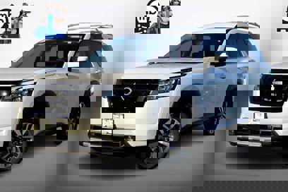 New 2025 Nissan Pathfinder SL w/ Black Appearance Package