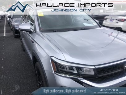 Used 2024 Volkswagen Taos SE w/ Black Wheel Plus Package