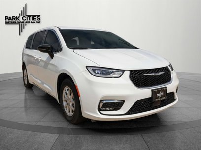 Used 2024 Chrysler Pacifica Touring-L