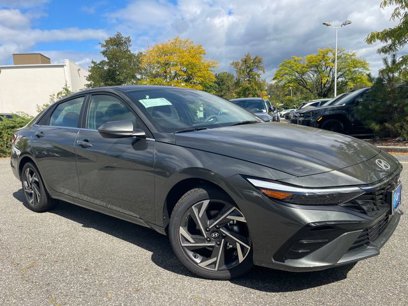 New 2025 Hyundai Elantra SEL w/ Cargo Package