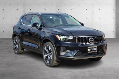New 2025 Volvo XC40 B5 Plus w/ Protection Package Premier