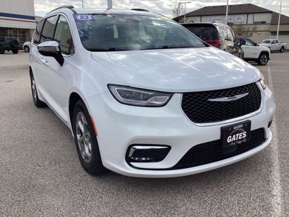 Used 2023 Chrysler Pacifica Limited