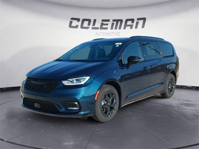 New 2025 Chrysler Pacifica Select