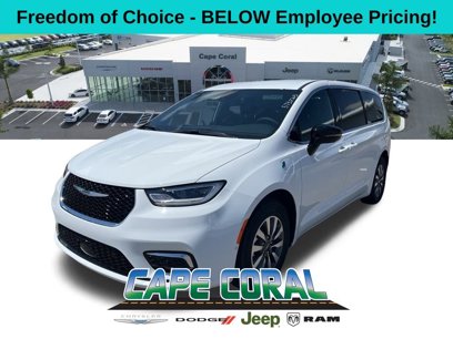 New 2025 Chrysler Pacifica Select