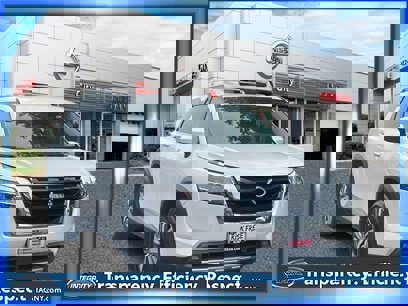 Used 2023 Nissan Pathfinder SL