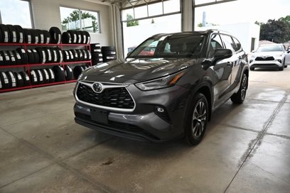 Used 2022 Toyota Highlander XLE