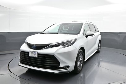 New 2022 Toyota Sienna XLE