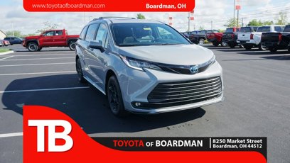 New 2025 Toyota Sienna XLE Woodland Edition