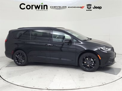 New 2026 Chrysler Pacifica Limited w/ S Appearance Package