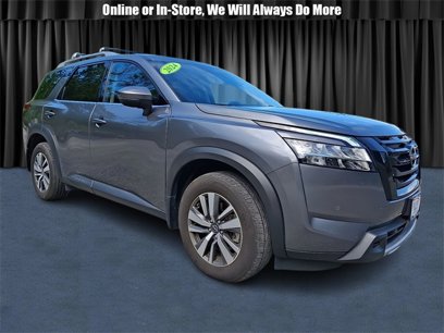 Used 2024 Nissan Pathfinder SL w/ Black Appearance Package