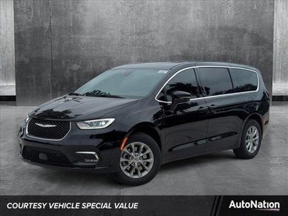New 2025 Chrysler Pacifica Select
