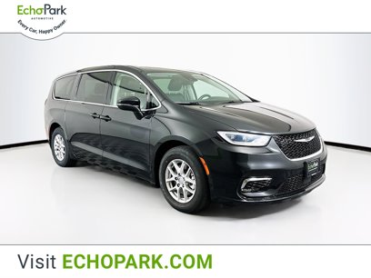 Used 2023 Chrysler Pacifica Touring-L