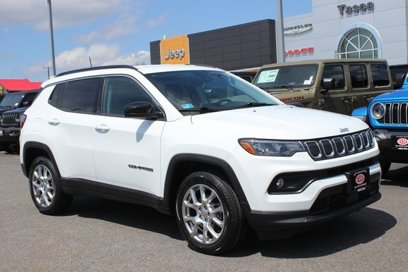 Used 2022 Jeep Compass Latitude w/ Mopar Graphics Package