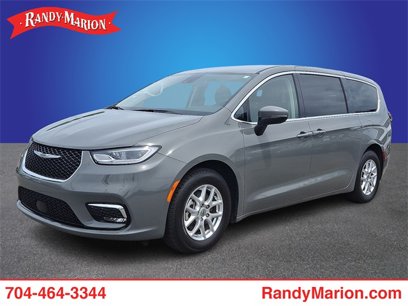 Used 2023 Chrysler Pacifica Touring-L