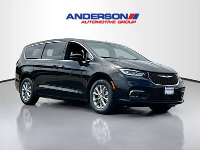 New 2025 Chrysler Pacifica Select