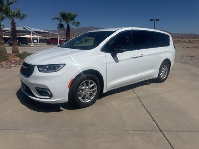 New 2026 Chrysler Pacifica Select