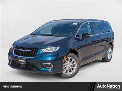 New 2025 Chrysler Pacifica Select