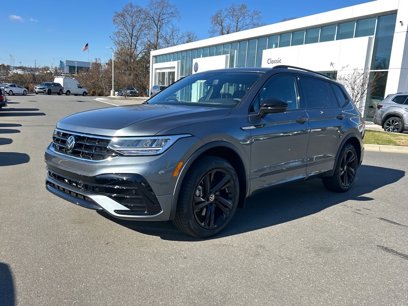 New 2024 Volkswagen Tiguan SE R-Line