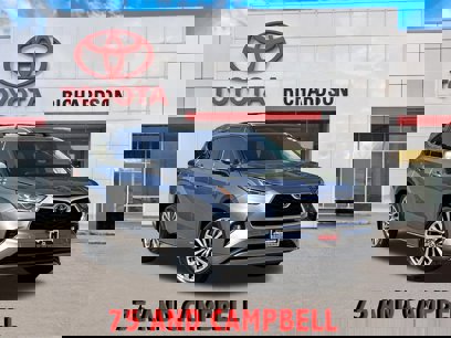 Used 2025 Toyota Highlander XLE