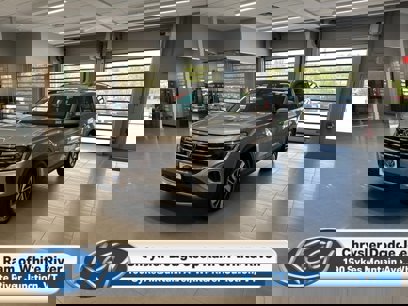 Used 2025 Volkswagen Atlas SE