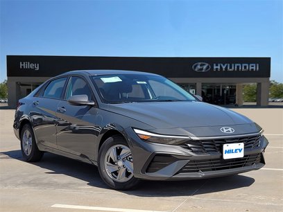 New 2025 Hyundai Elantra SE