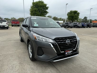 New 2025 Nissan Kicks Play S