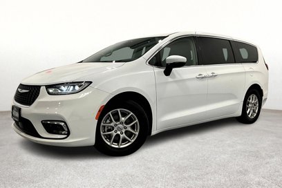 Used 2023 Chrysler Pacifica Touring-L