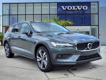 New 2026 Volvo V60 B5 Cross Country Plus w/ Protection Package Premier