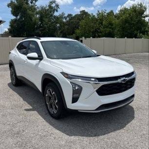 Used 2025 Chevrolet Trax LT w/ Driver Confidence Package